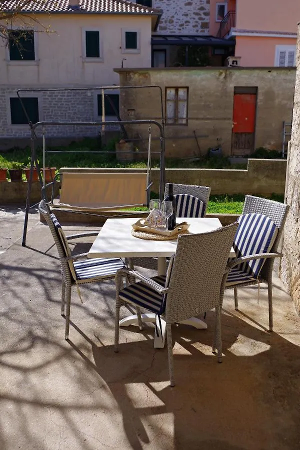 Apartment Pradini  Poljana (Ugljan)